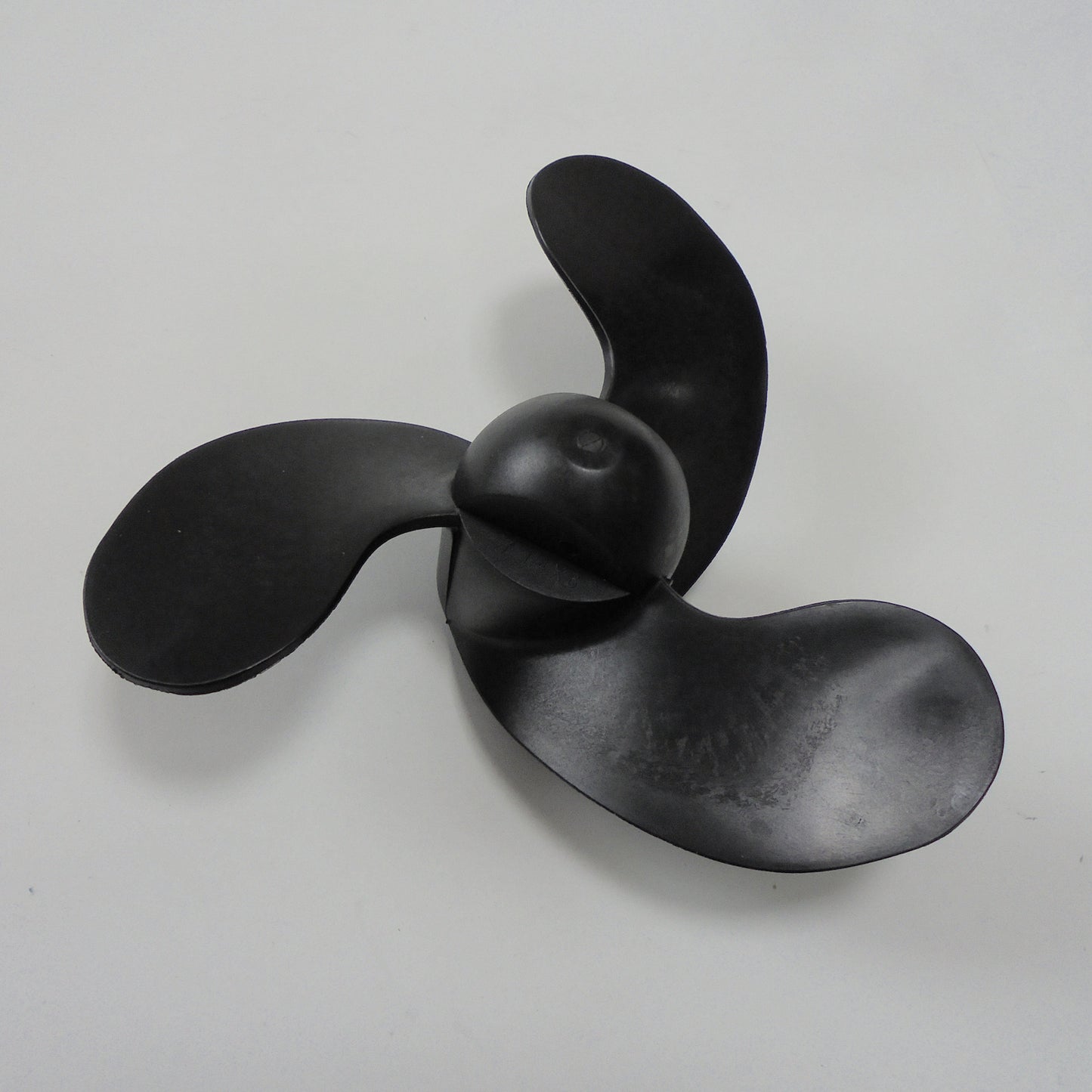 Sraigtas TOHATSU NISSAN 2.5–3.5 AG (Plastikininis) 6" 0001-073-06P