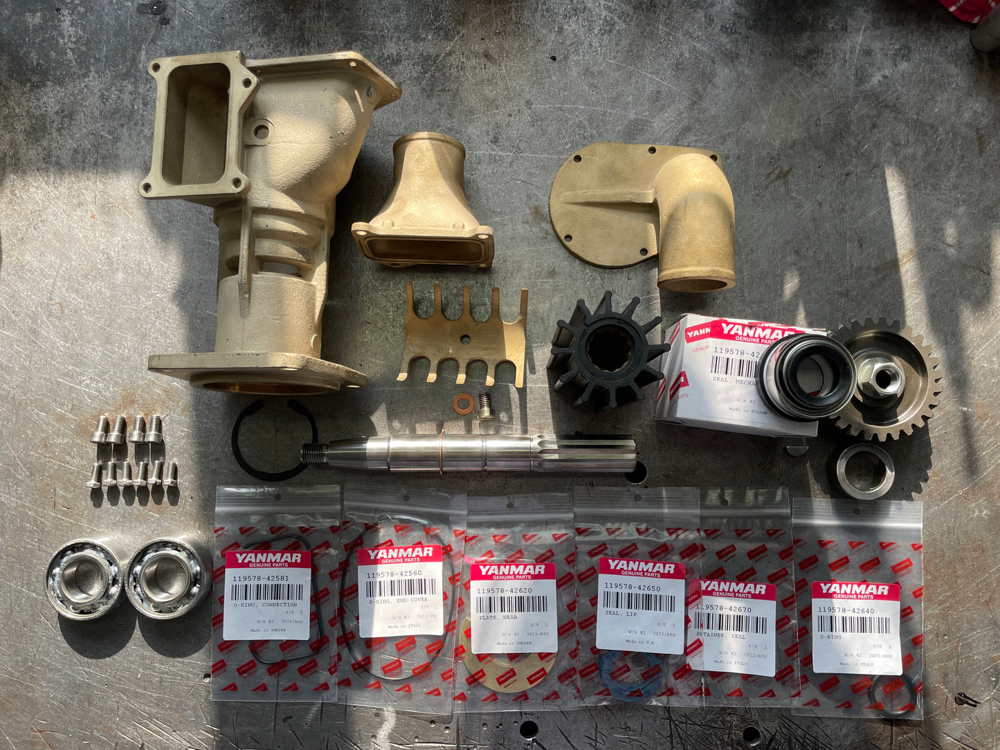 YANMAR 6LY3 Užbortinio Vandens Siurblys 119578-42501