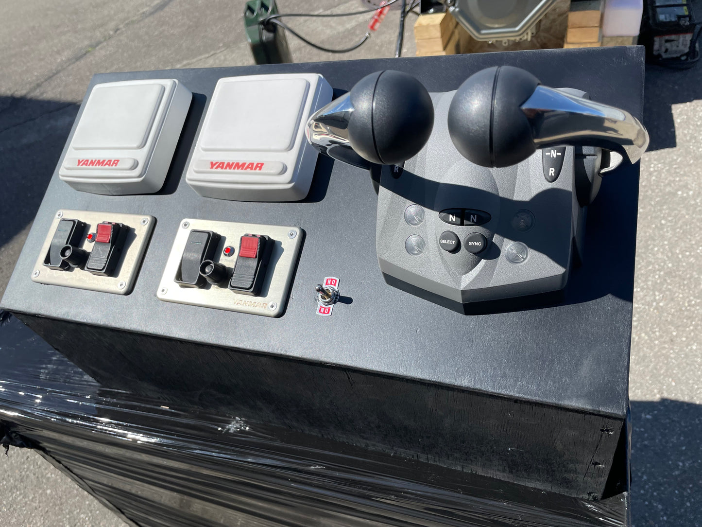 2 x YANMAR 6LY3-ETP 480AG prie 3.300 aps/min Pora variklių