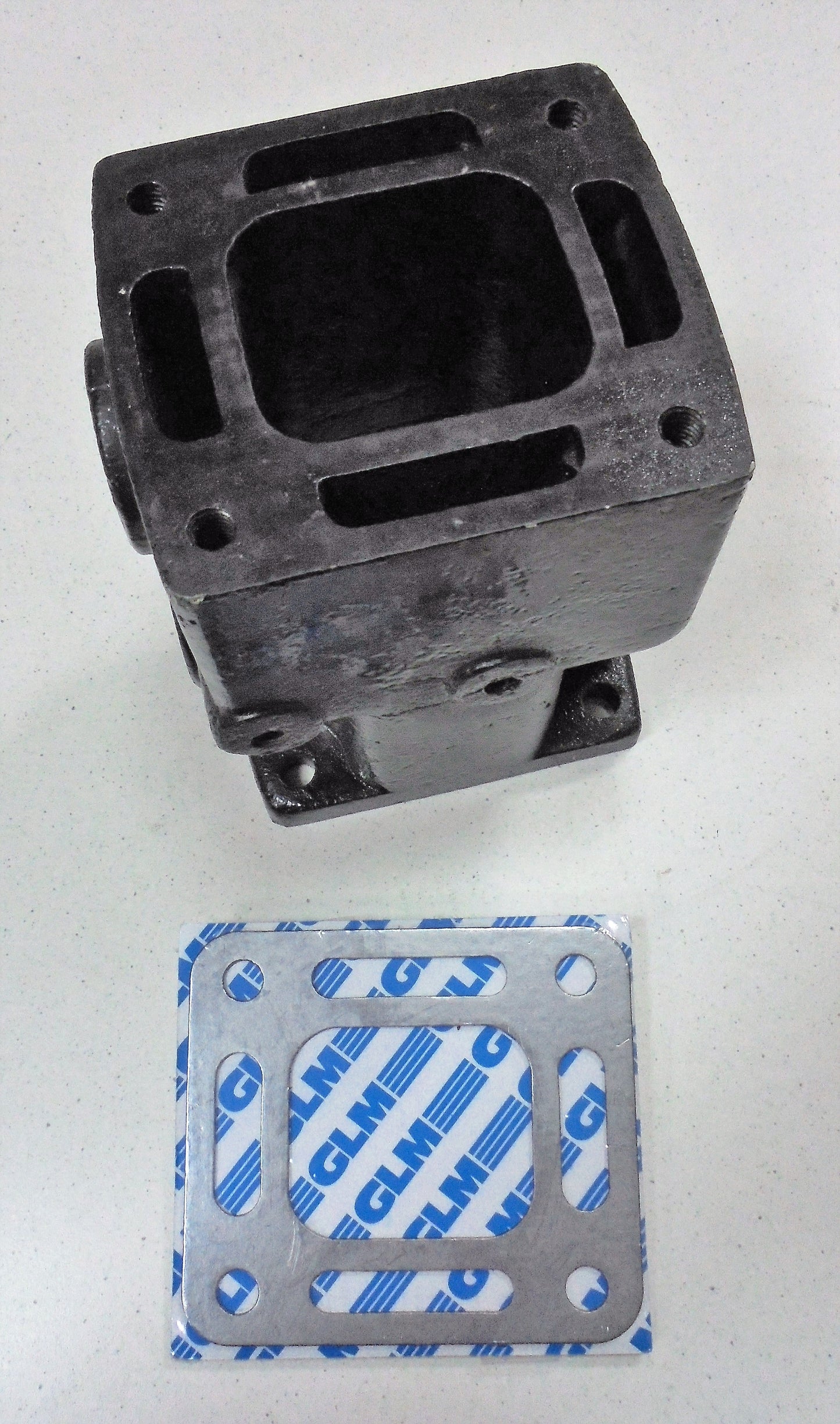 V6/V8 Mercruiser Intarpas 6'' (152,4 mm) kolektoriaus išmetimo alkūnės 93322A7 93322A12