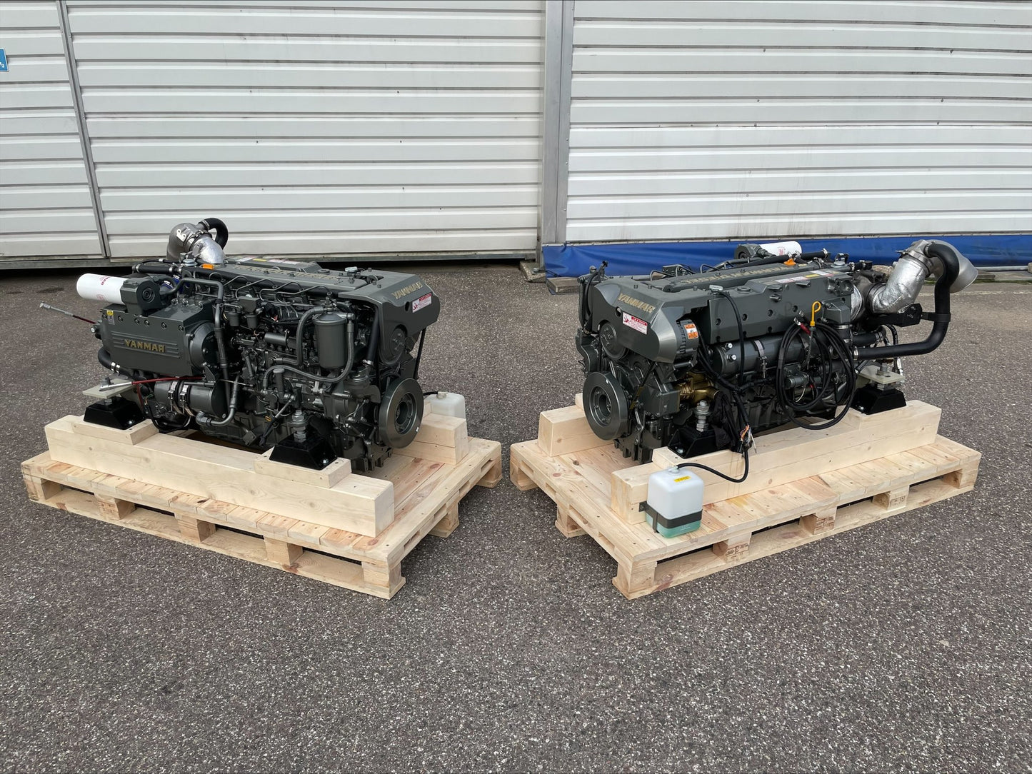 2 x YANMAR 6LYA-STP 370AG prie 3300 aps/min Pora variklių