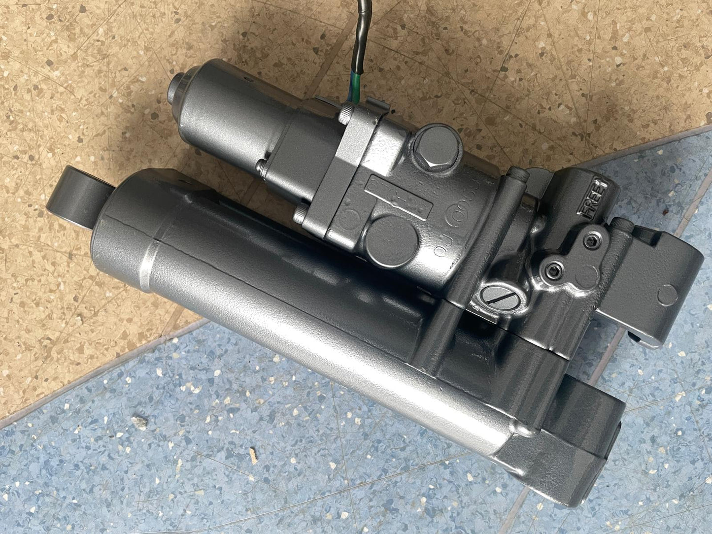 YAMAHA F40 F30 F25 Hidraulika - 67C-43800-01-4D