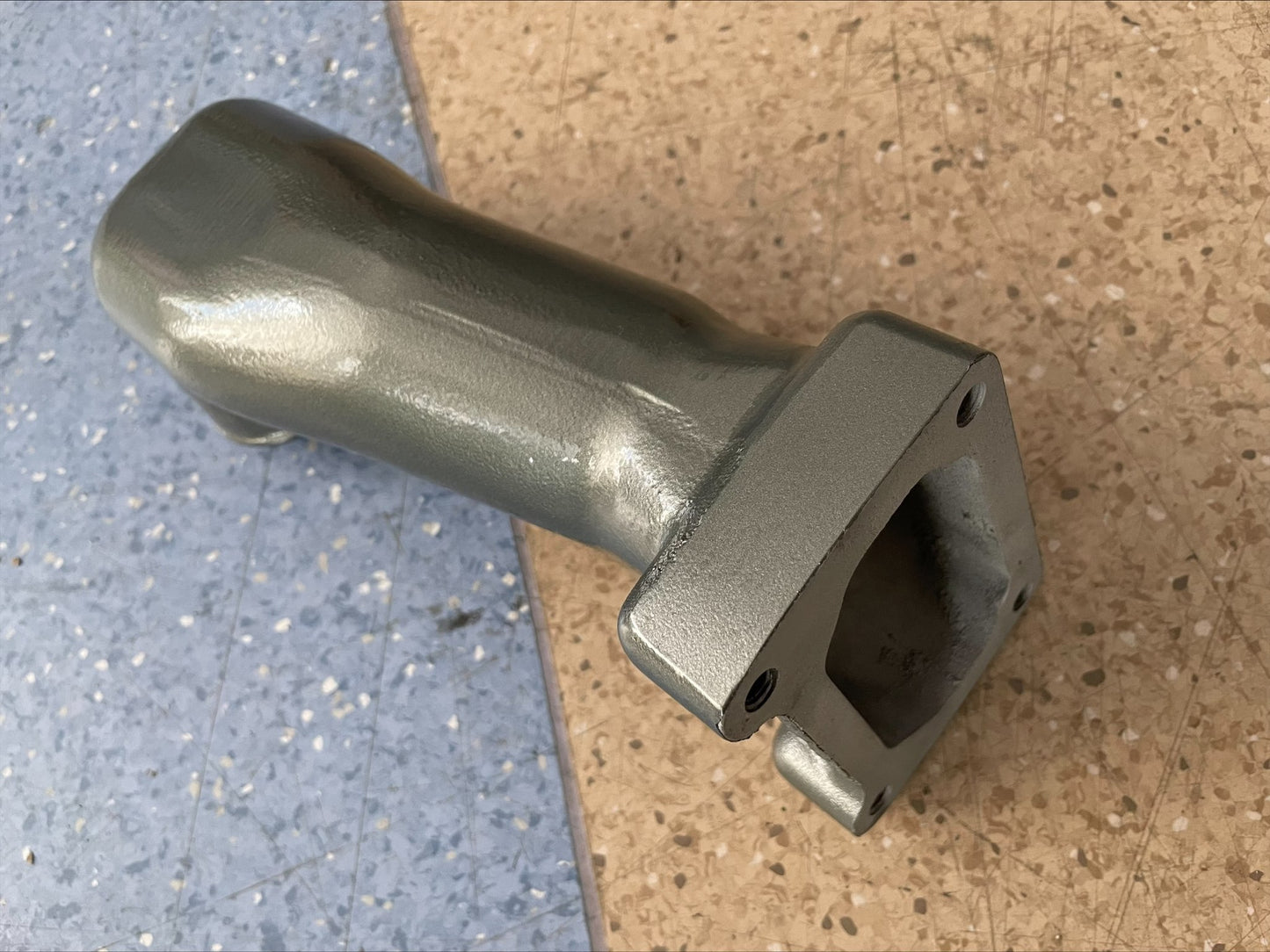 YANMAR 4LHA Įsiurbimo Aušinimo Alkūnė 119175-18150