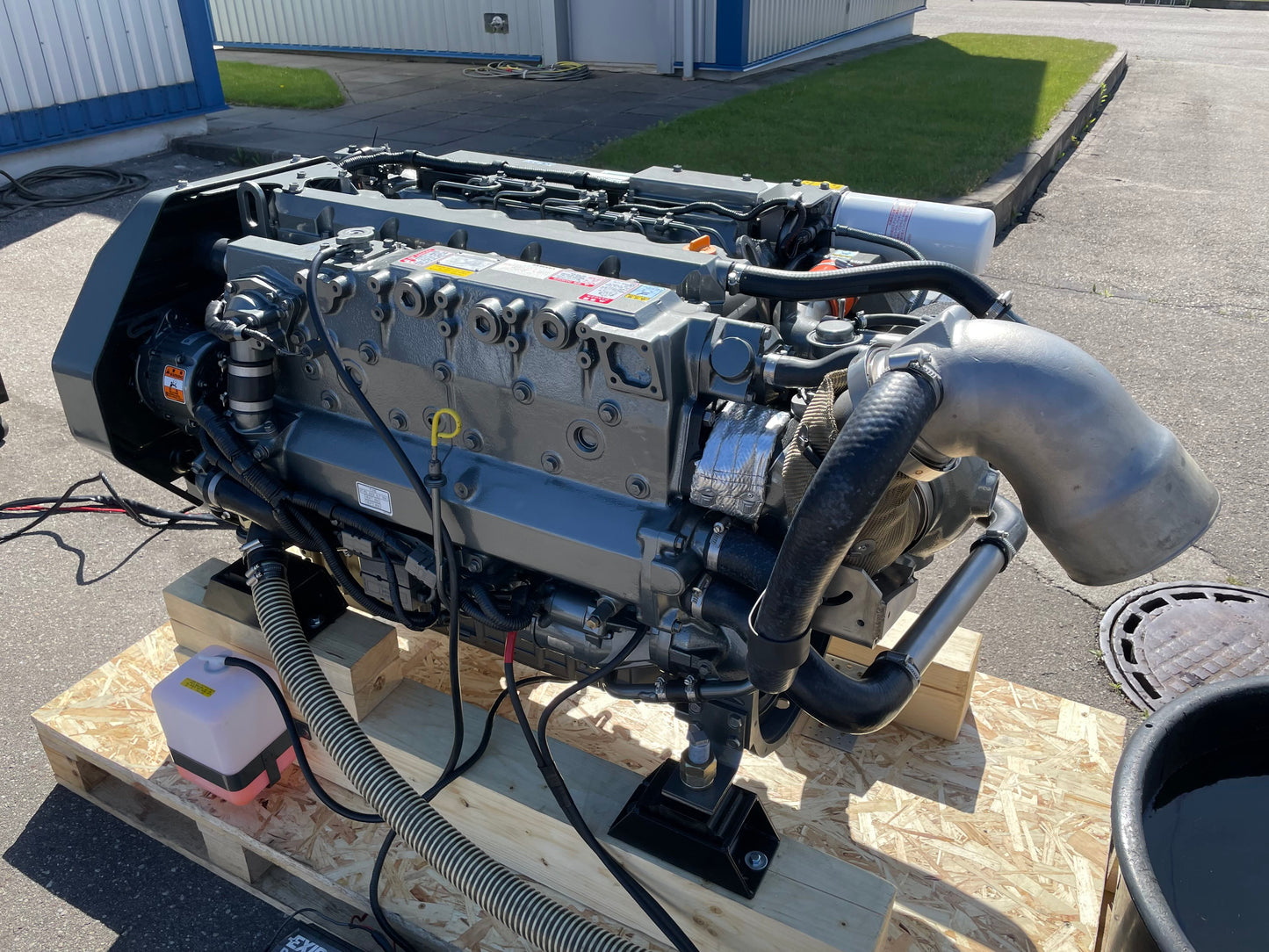 2 x YANMAR 6LY3-ETP 480AG prie 3.300 aps/min Pora variklių