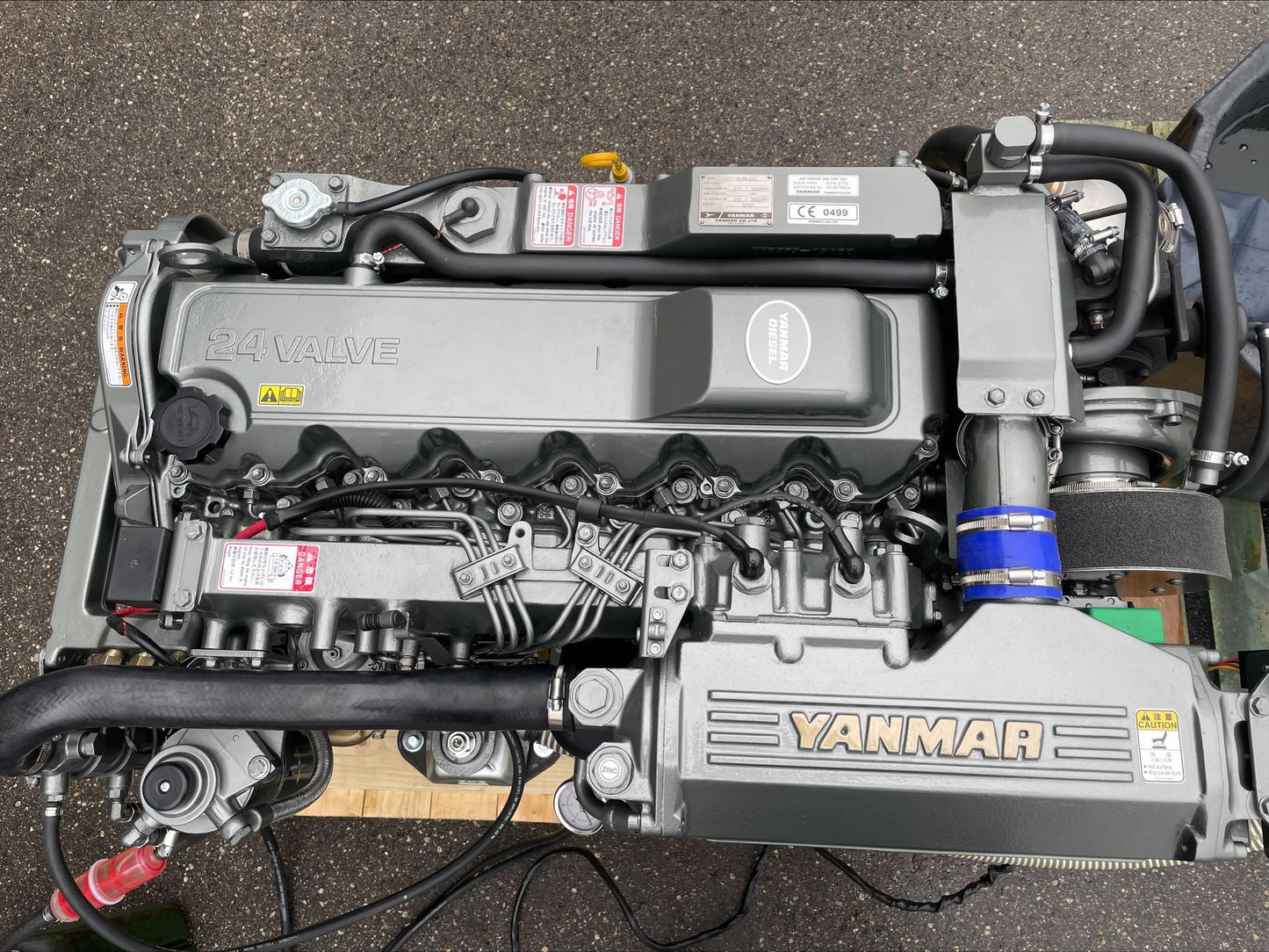 2 x YANMAR 6LPA-STC 315AG prie 3.800 aps/min Pora variklių