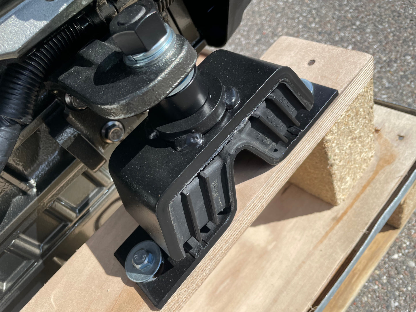 YANMAR Jėgainė katamaranui 2x4JH57 + 2xSD60-5 Perdavimas 2.23