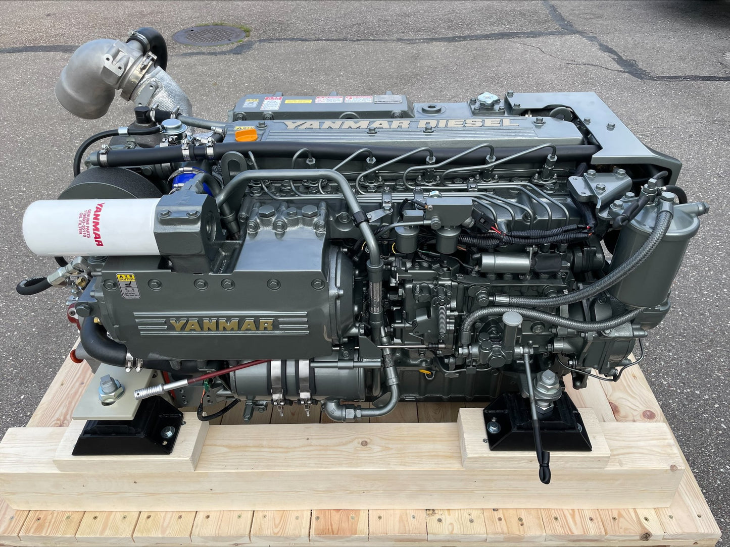 2 x YANMAR 6LYA-STP 370AG prie 3300 aps/min Pora variklių