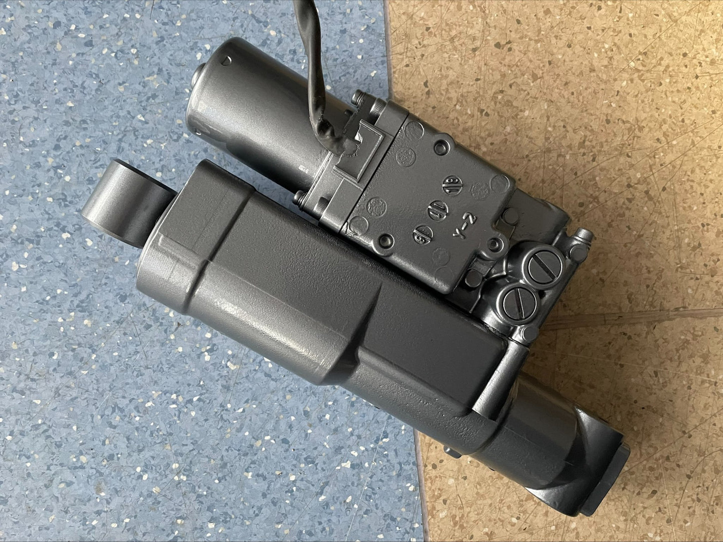 YAMAHA F75 F80 F90 F100 Hidraulika - 67F-43800-09-4D