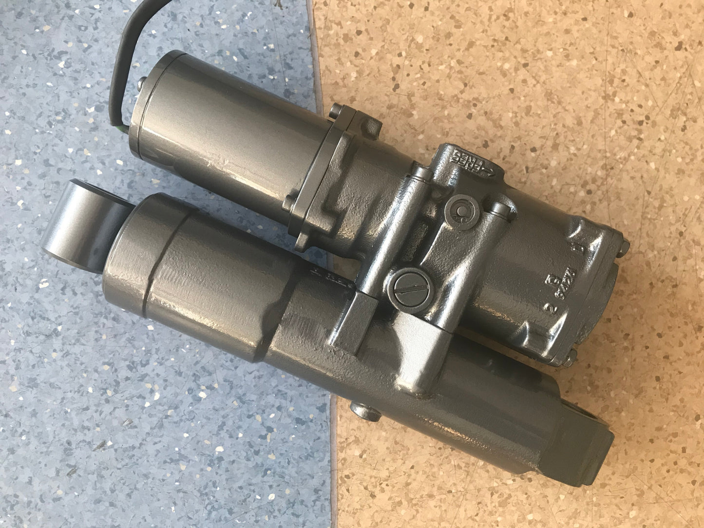 YAMAHA F50 F40 T50 2T: 40, 50, C40, C50 Hidraulika 62X-43800-02-4D