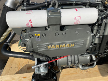2 x YANMAR 6LY2A-STP 440AG prie 3.300 aps/min Pora variklių