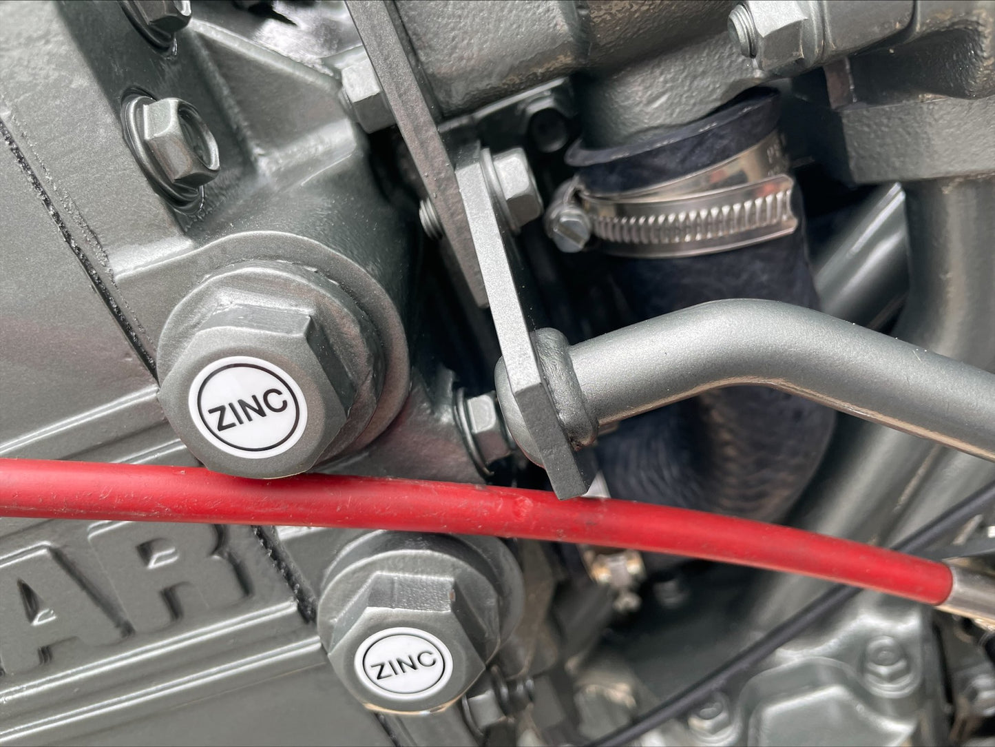 2 x YANMAR 4LH-STE 230ЛС при 3300 об./мин Пара двигателей