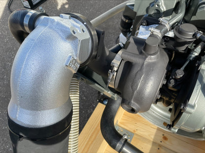 2 x YANMAR 6LY2A-STP 440AG prie 3.300 aps/min Pora variklių