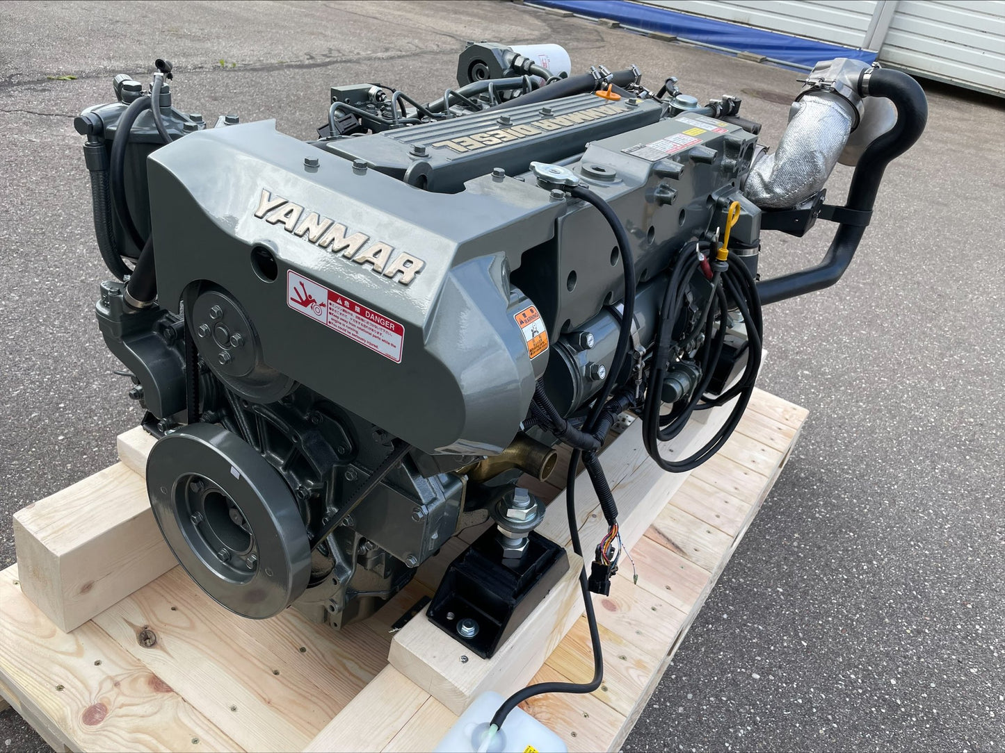 2 x YANMAR 6LYA-STP 370AG prie 3300 aps/min Pora variklių