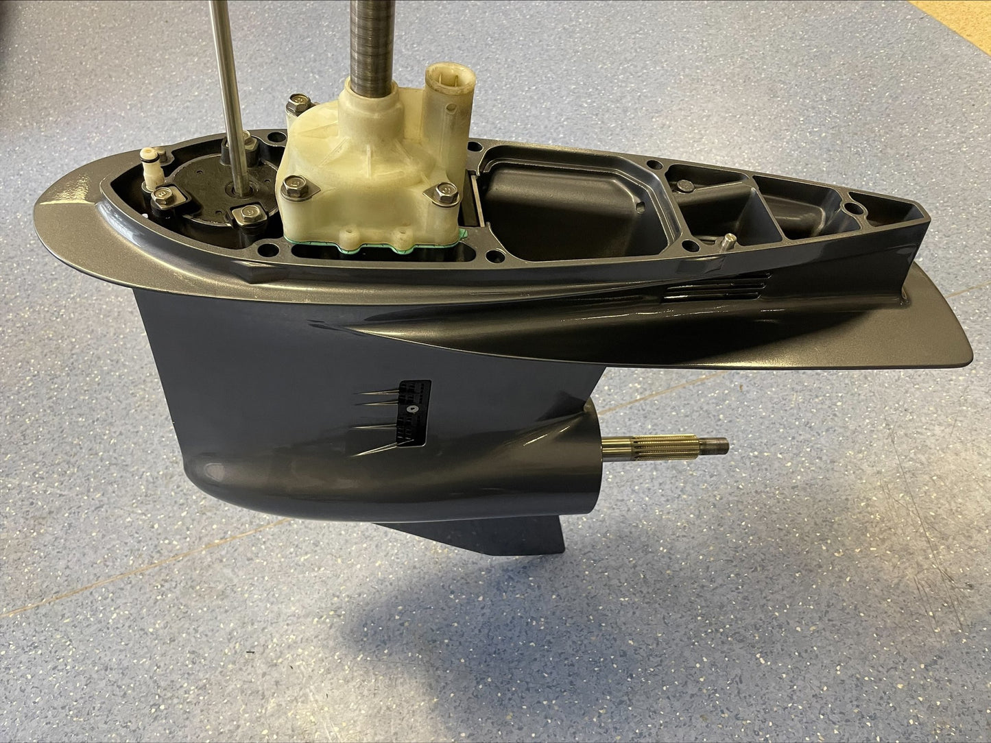 YAMAHA F150 Reduktorius  63P-45300-10-8D