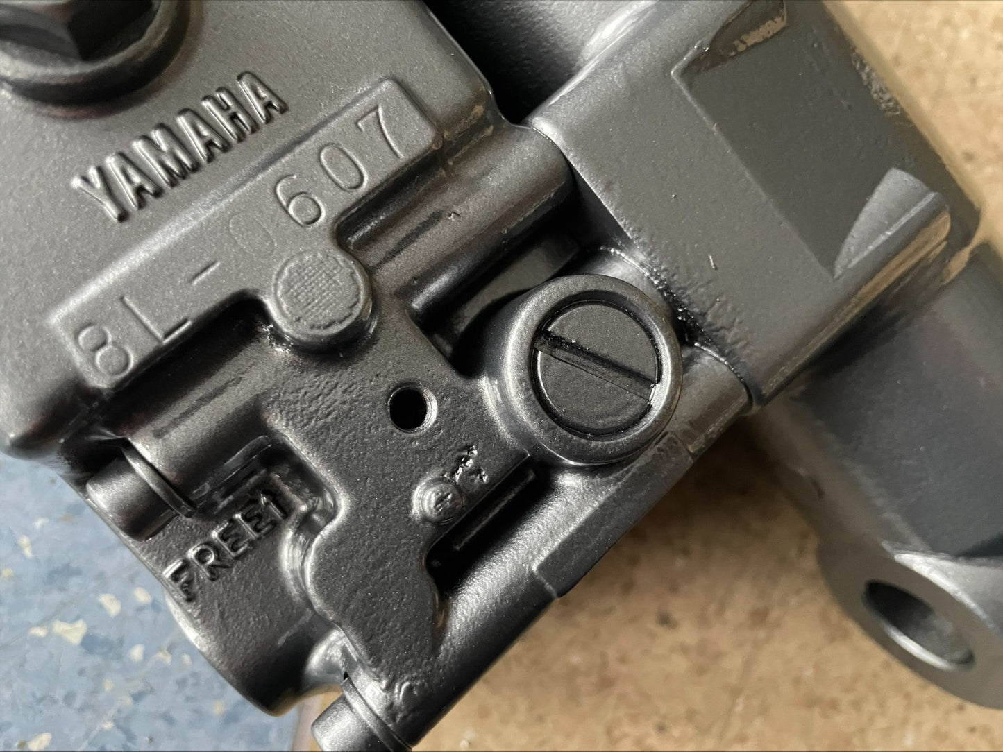 YAMAHA F75 F80 F90 F100 Hidraulika - 67F-43800-09-4D