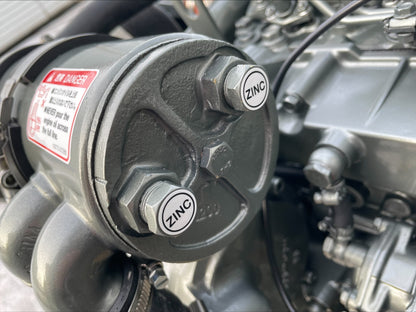2 x YANMAR 4LHA-STP 240AG prie 3.300 aps/min Pora variklių