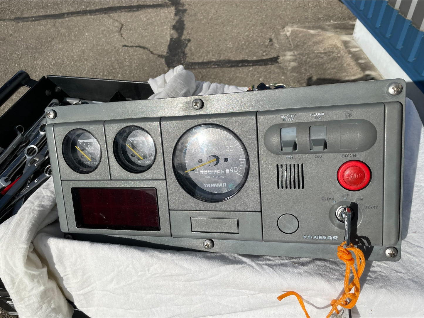YANMAR 6LY2A-STP 440ЛС при 3300 Об/мин 