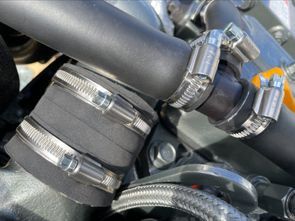 2 x YANMAR 6LY2A-STP 440AG prie 3.300 aps/min Pora variklių