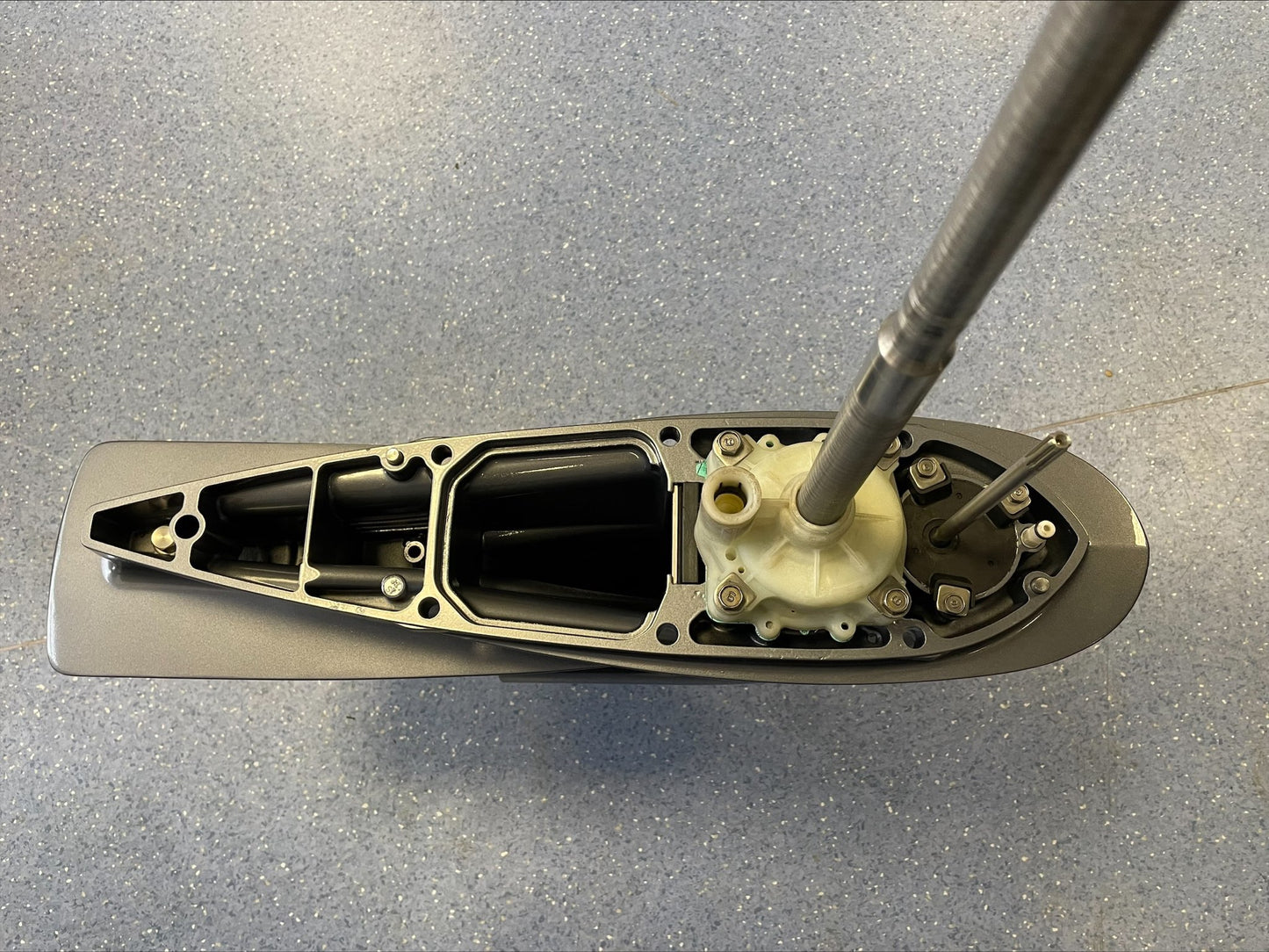 YAMAHA F150 Reduktorius  63P-45300-10-8D