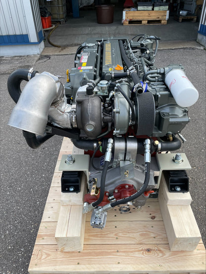 2 x YANMAR 6LYA-STP 370AG prie 3300 aps/min Pora variklių