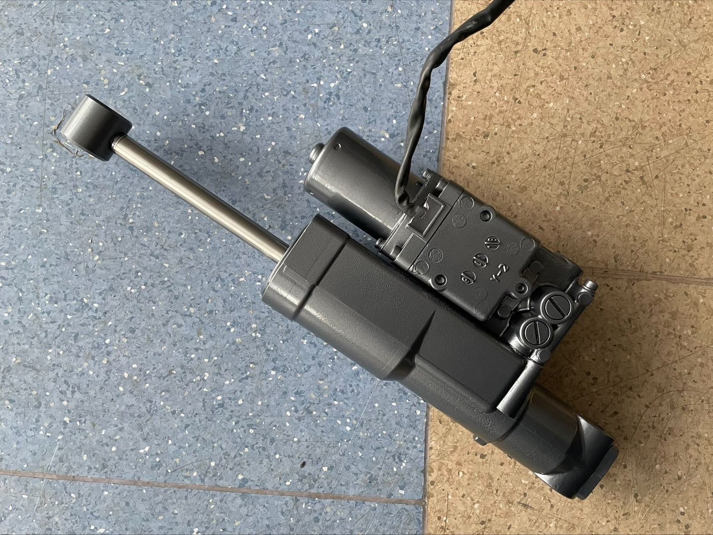 YAMAHA F75 F80 F90 F100 Hidraulika - 67F-43800-09-4D