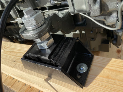 2 x YANMAR 6LY2A-STP 440AG prie 3.300 aps/min Pora variklių