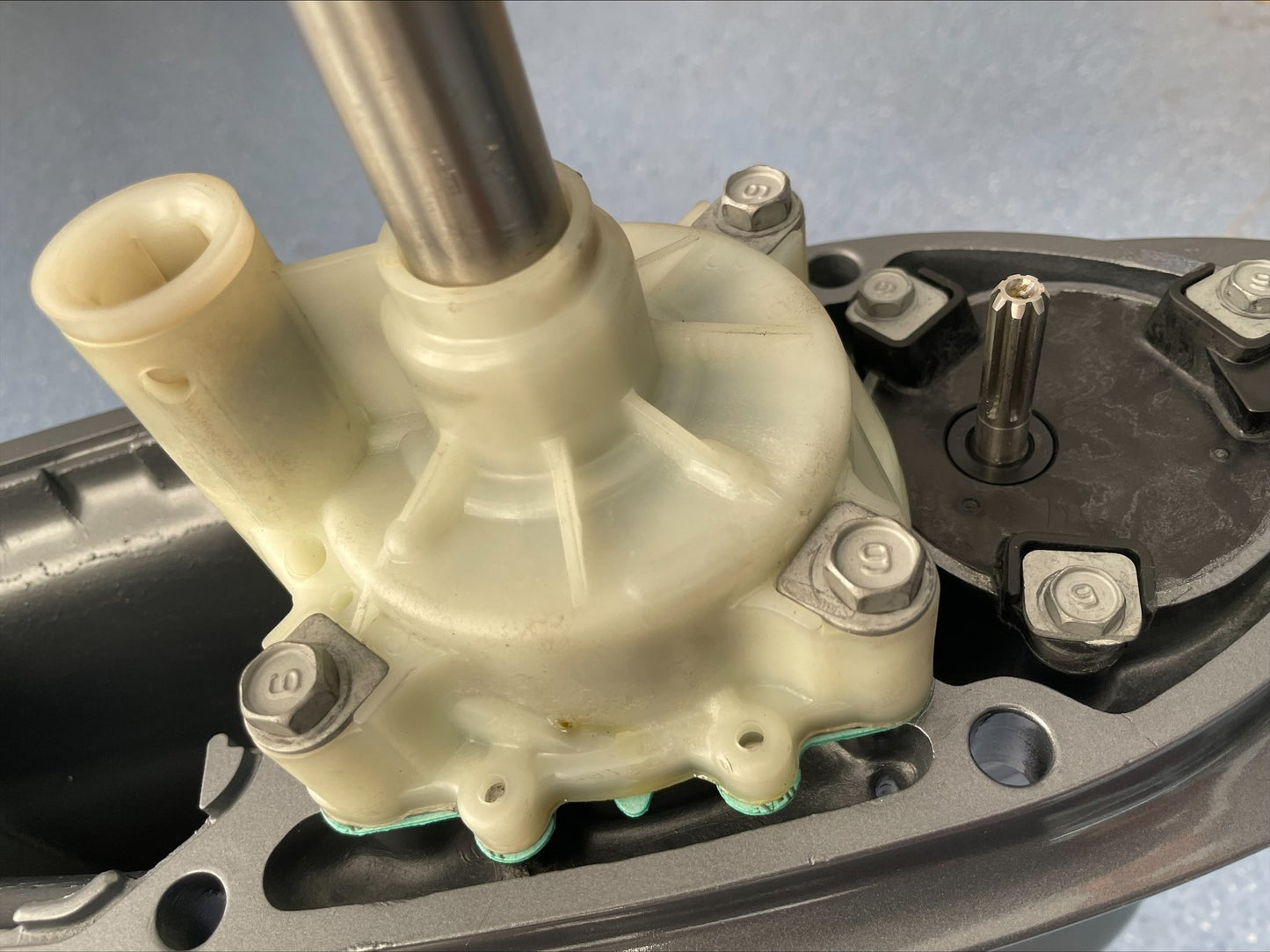 YAMAHA F225 F200 Reduktorius 69J-45300-23-8D