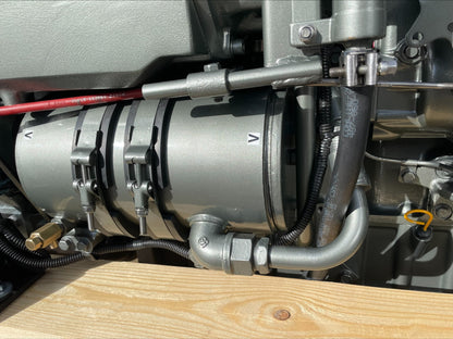 2 x YANMAR 6LY2A-STP 440AG prie 3.300 aps/min Pora variklių